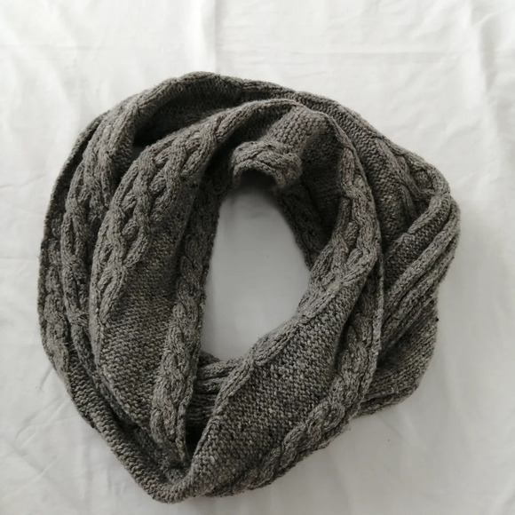 Billy Reid 100% Wool Cable Knit Gray Speckled Chunky Infinity Scarf - Picture 3 of 13